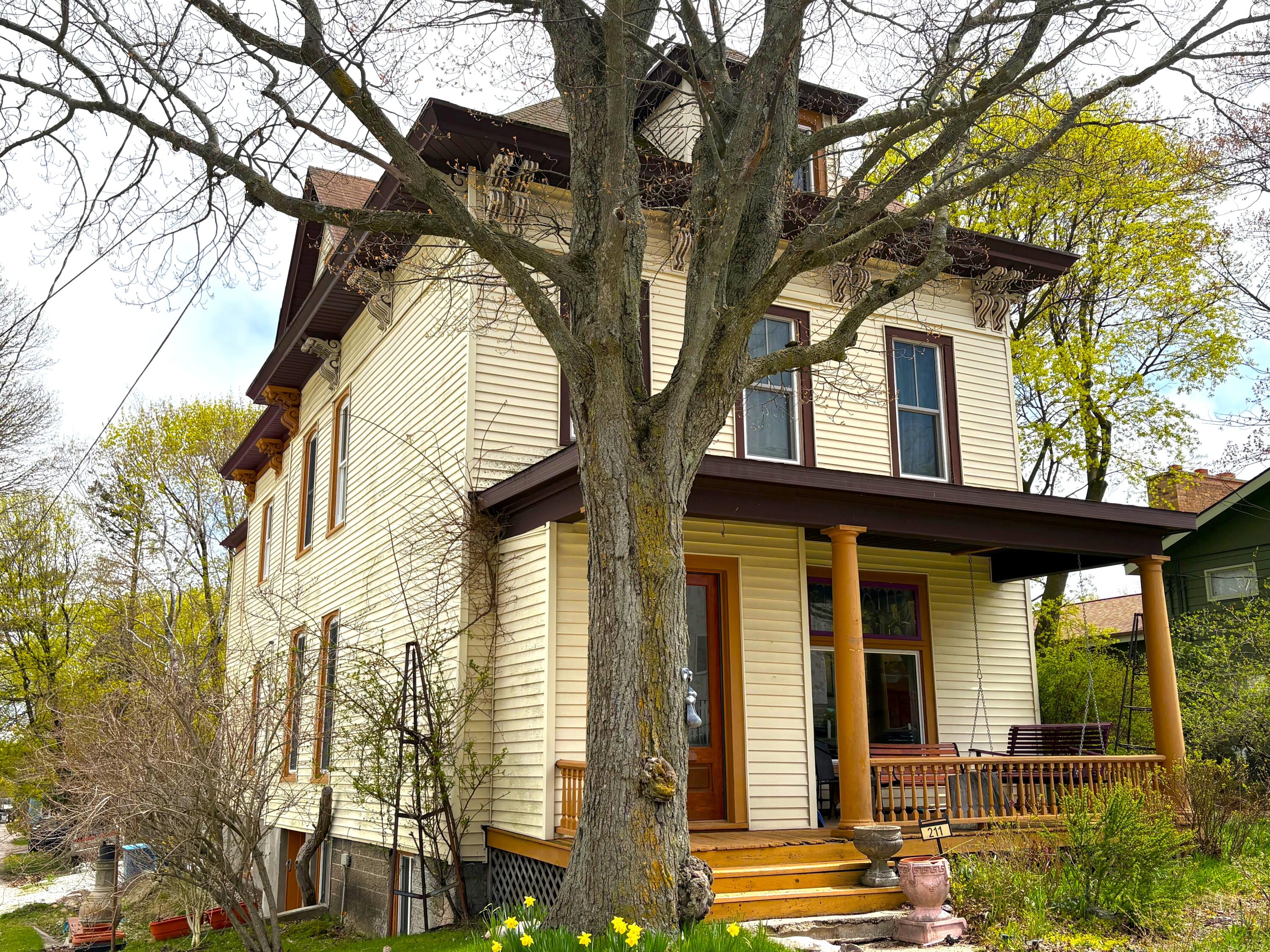 211 Maple Street Manistee, MI 49660 - Photo 37 of 40 Exterior and front porch