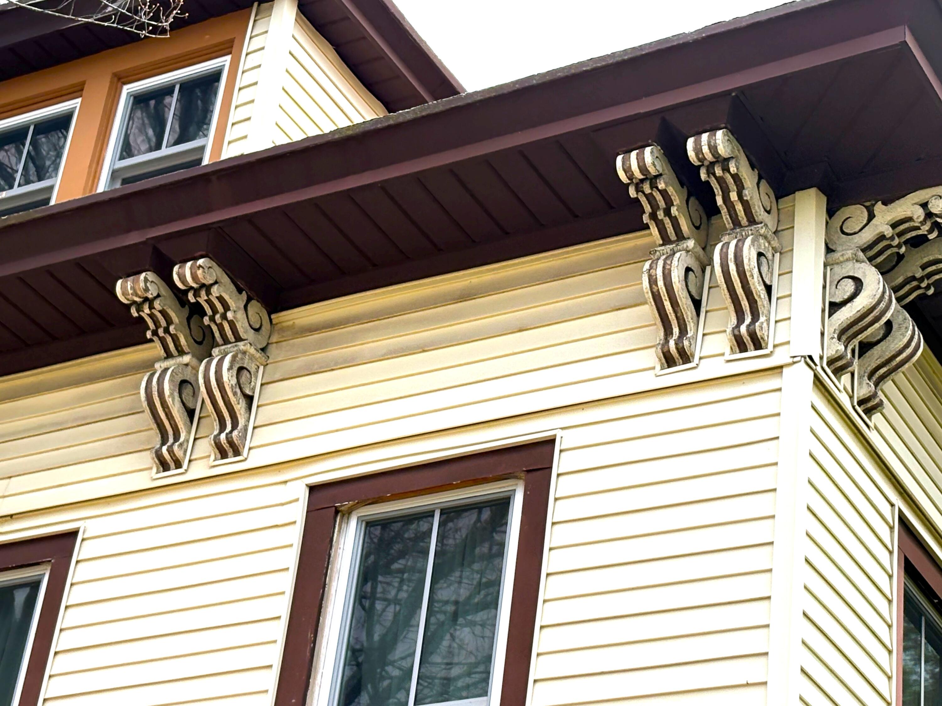 211 Maple Street Manistee, MI 49660 - Photo 4 of 40 Exterior detail 2