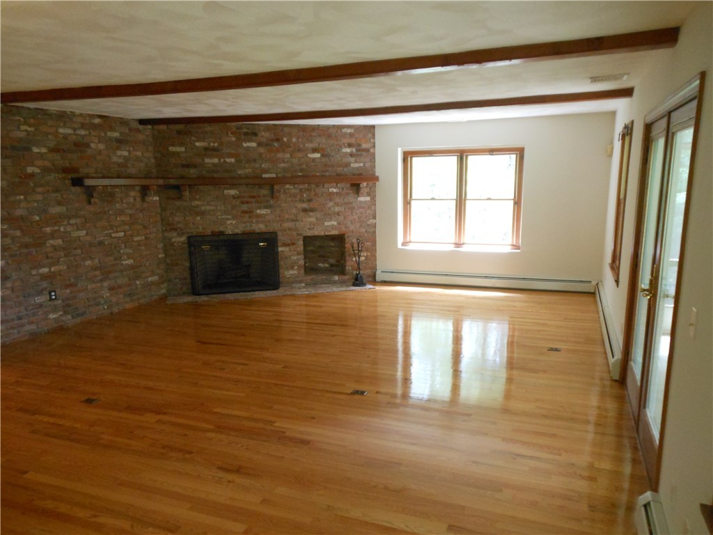 74 Gene Allen Road Foster, RI 02857 - Photo 5 of 37 LIVING ROOM