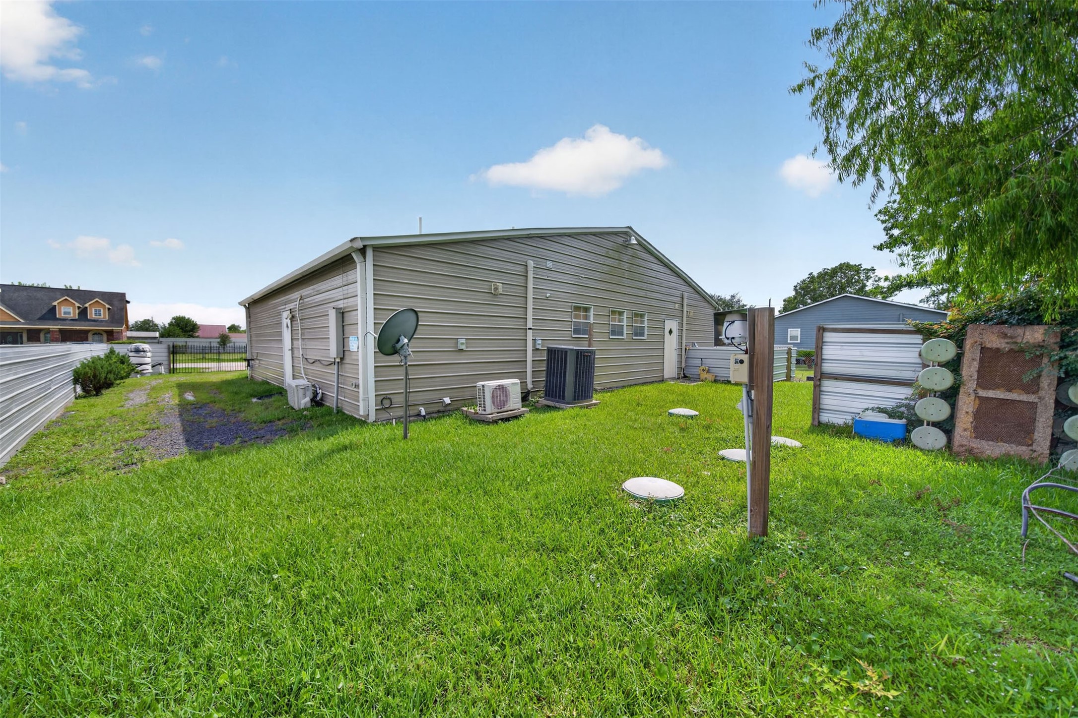 2213 Ellis Drive Rosharon, TX 77583 - Photo 28 of 40