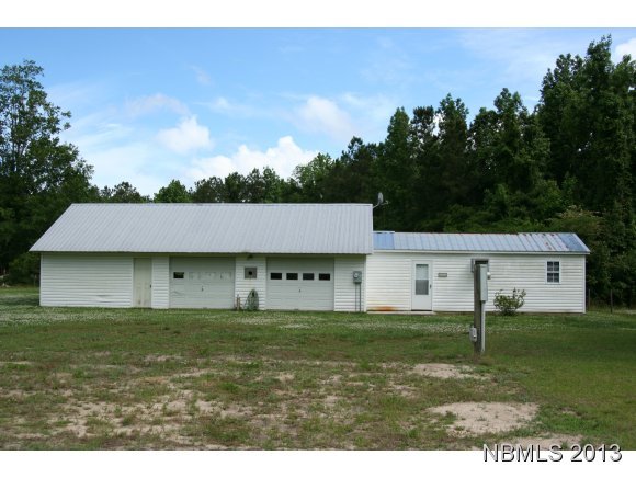 1095 Weyerhaeuser Road Vanceboro, NC 28586 - Photo 1 of 11 Primary Photo