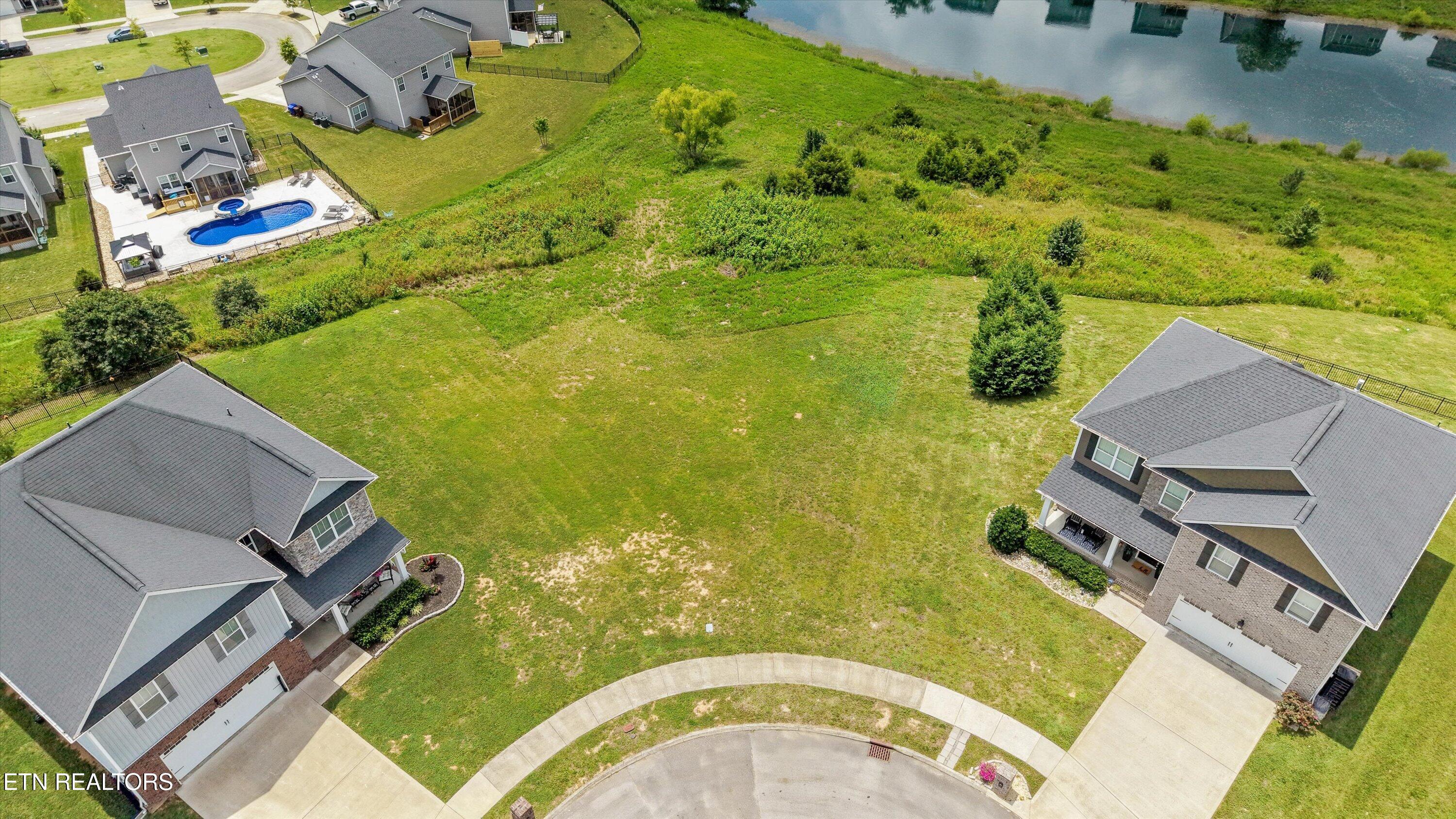 104 Duncanberry Court Oak Ridge, TN 37830 - Photo 2 of 15 01-104 Duncanberry Ct04