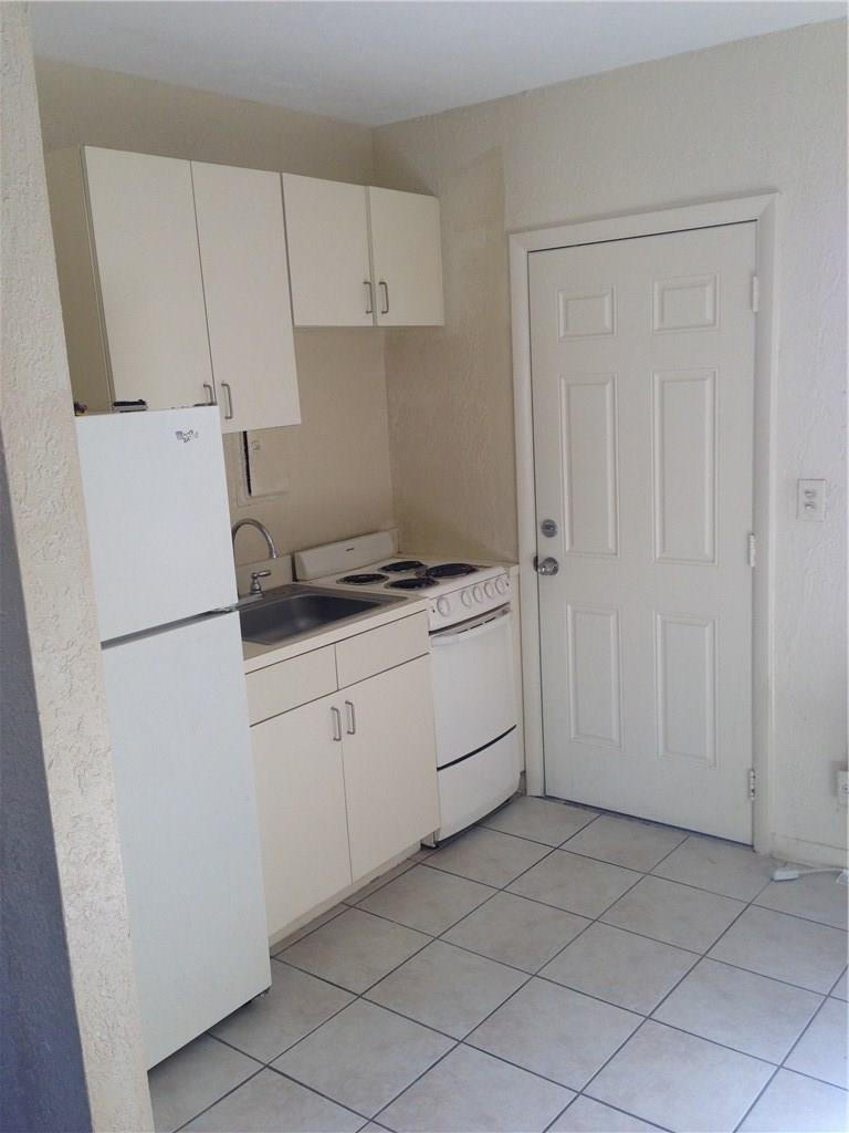 970 Martin Luther King Jr Riviera Beach, Unit 4 Riviera Beach, FL 33404 - Photo 2 of 7 Photo 2