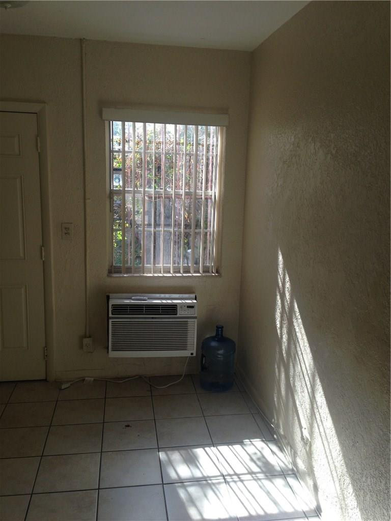 970 Martin Luther King Jr Riviera Beach, Unit 4 Riviera Beach, FL 33404 - Photo 3 of 7 Photo 3