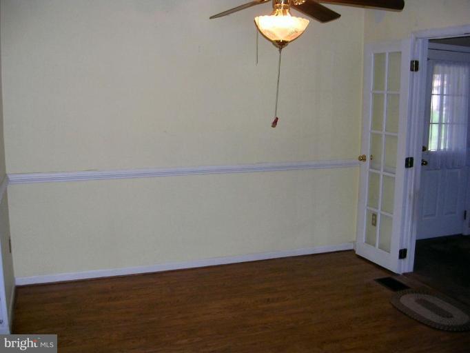 737 North York Road Sterling, VA 20164 - Photo 3 of 13 Dining Room