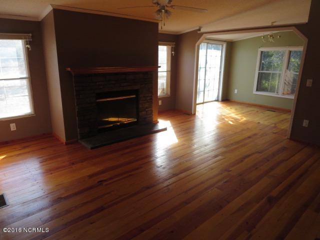 451 Varnamtown Road Southwest Supply, NC 28462 - Photo 4 of 15 Living Room