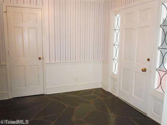 661 Chester Road Winston-Salem, NC 27104 - Photo 2 of 16 Entry.