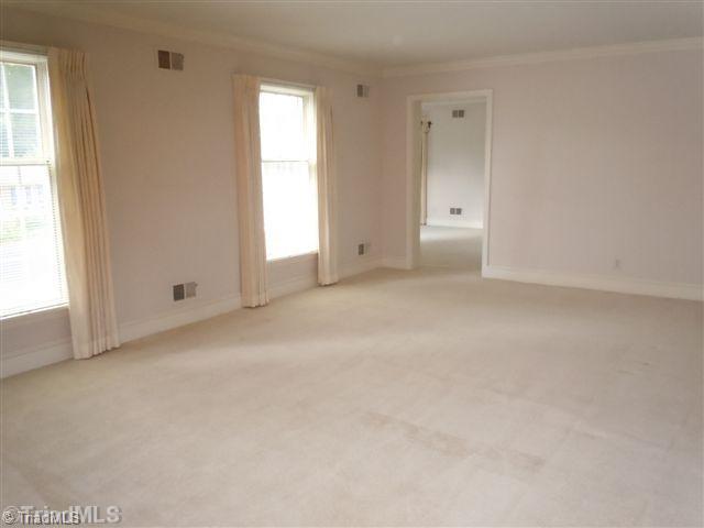 661 Chester Road Winston-Salem, NC 27104 - Photo 3 of 16 Living Room.