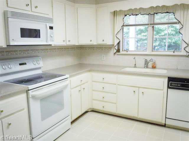 661 Chester Road Winston-Salem, NC 27104 - Photo 6 of 16 Kitchen.