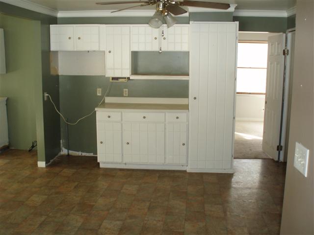 9032 Big Hand Road Columbus, MI 48063 - Photo 14 of 30 31111877-13.JPG