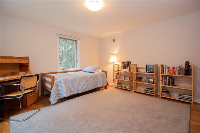 110 Shadow Ridge Drive Pittsburgh, PA 15238 - Photo 19 of 25 Second bedroom.