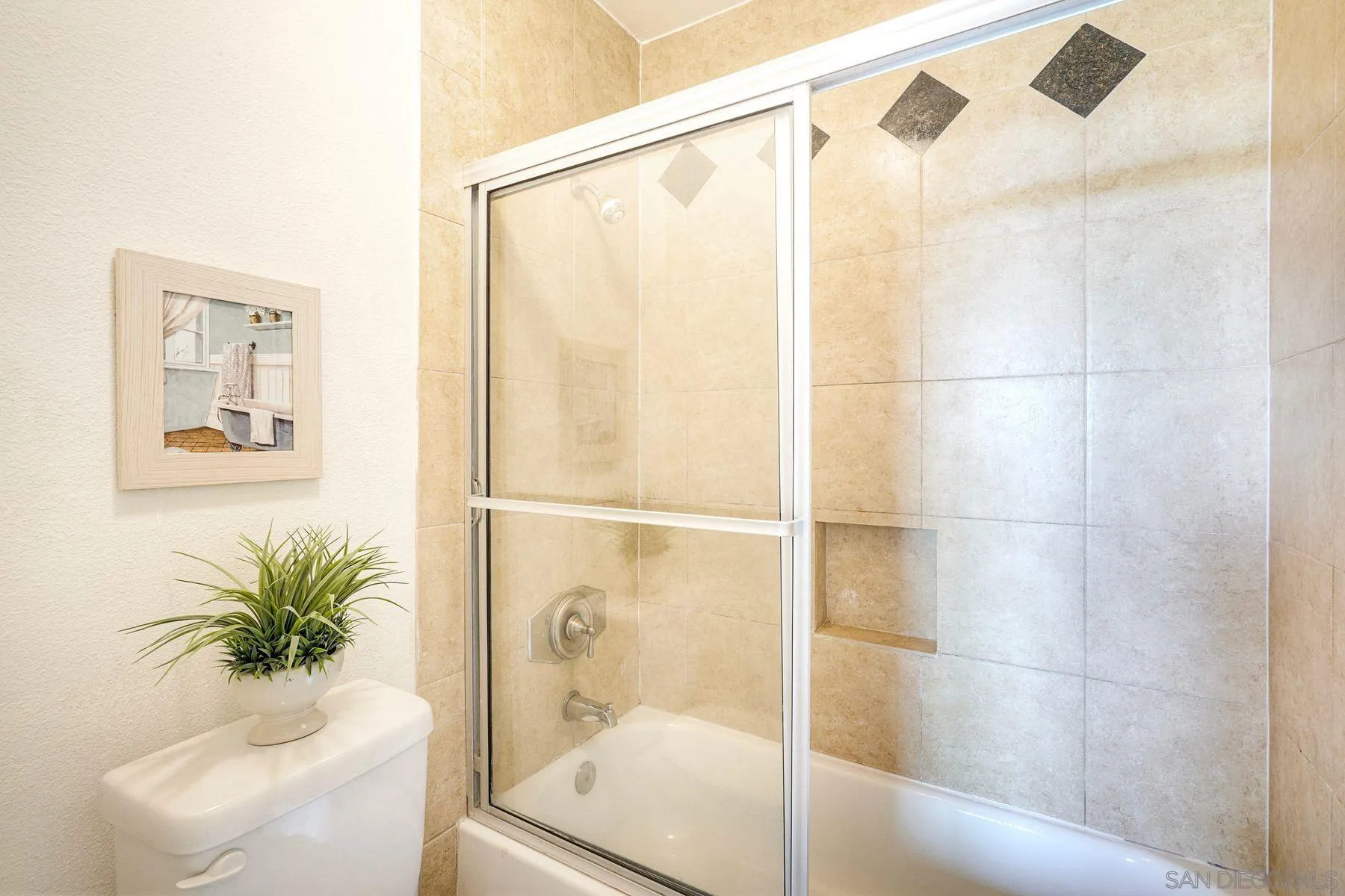 4860 Rolando Court, Unit 75 San Diego, CA 92115 - Photo 14 of 20 a bathroom with a shower and a bathtub