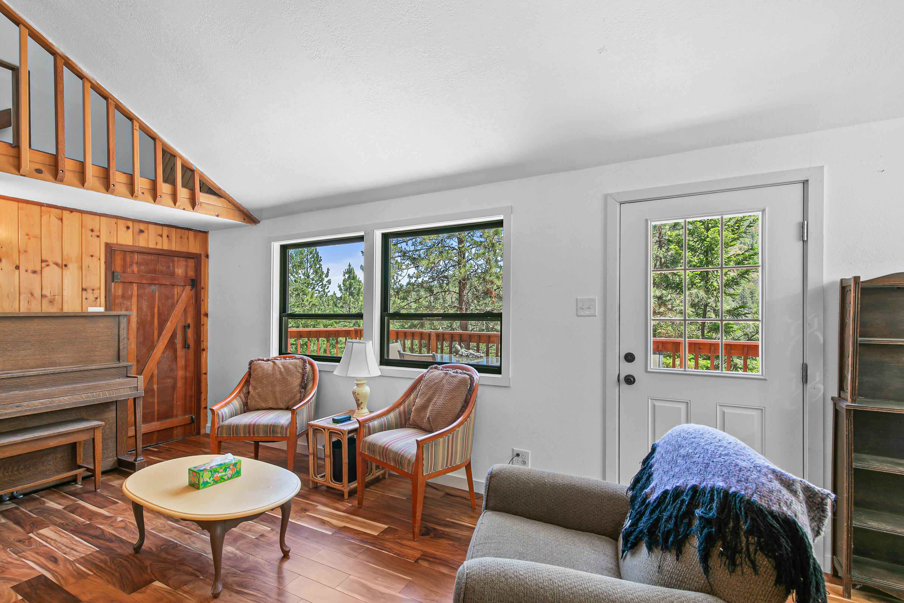 4780 Andrews Road Medford, OR 97501 - Photo 11 of 47 Family Room
