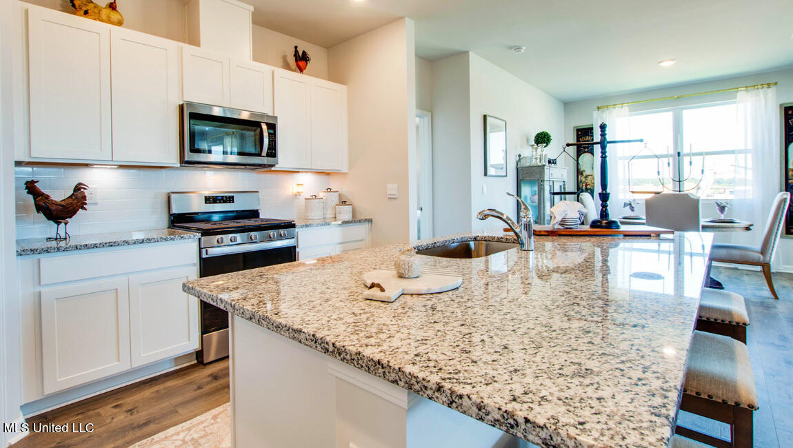 17431 Willow Cove McHenry, MS 39561 - Photo 7 of 23 6_Bristol_Kitchen-Dining