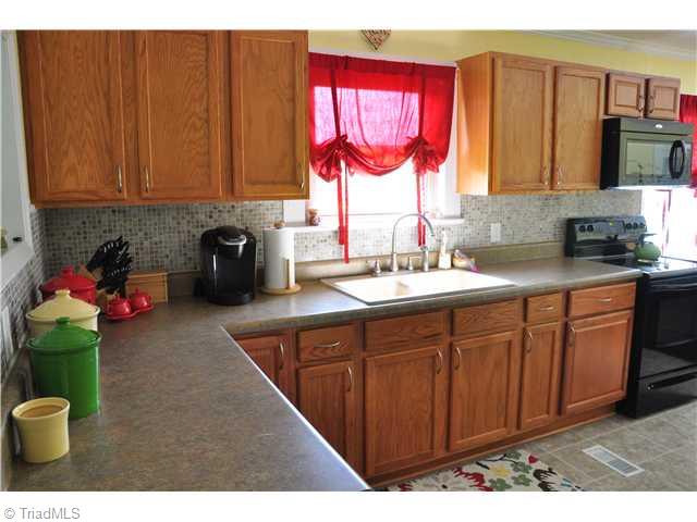 1738 Poole Town Road Asheboro, NC 27205 - Photo 4 of 16 Kitchen.