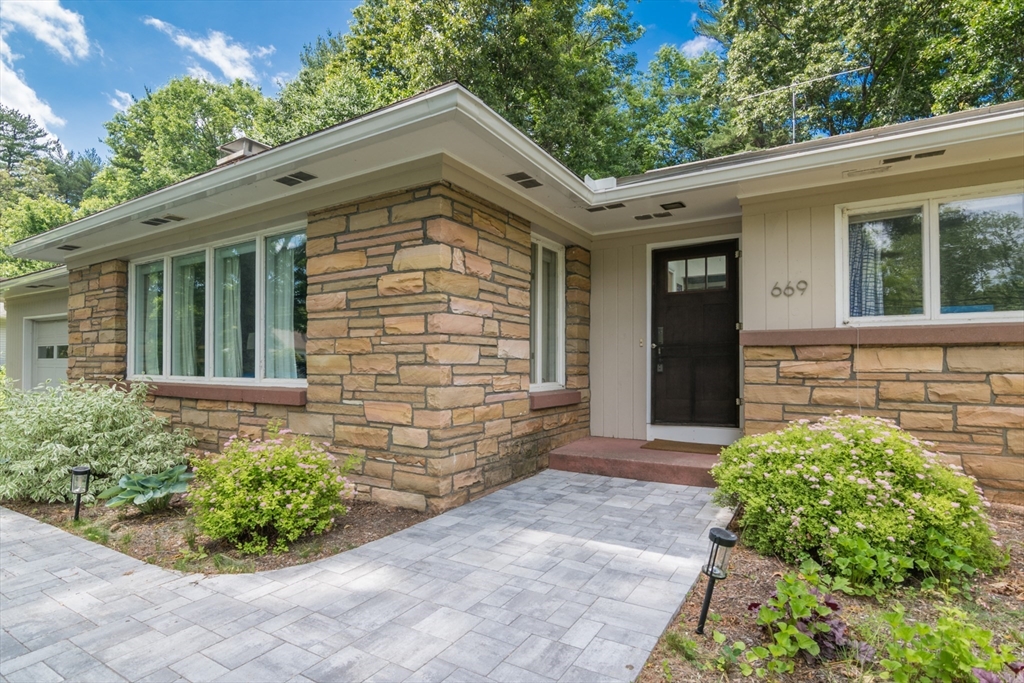 669 Westhampton Road Northampton, MA 01062 - Photo 4 of 42