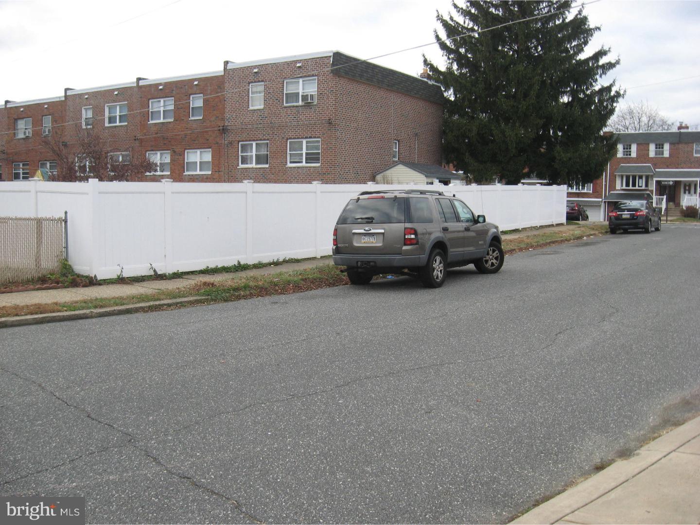 12221 Medford Road Philadelphia, PA 19154 - Photo 3 of 3 Side Yard