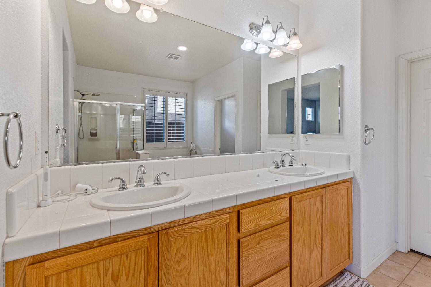 9015 Tee Patterson, CA 95363 - Photo 14 of 36 a bathroom with a sink double vanity and a mirror