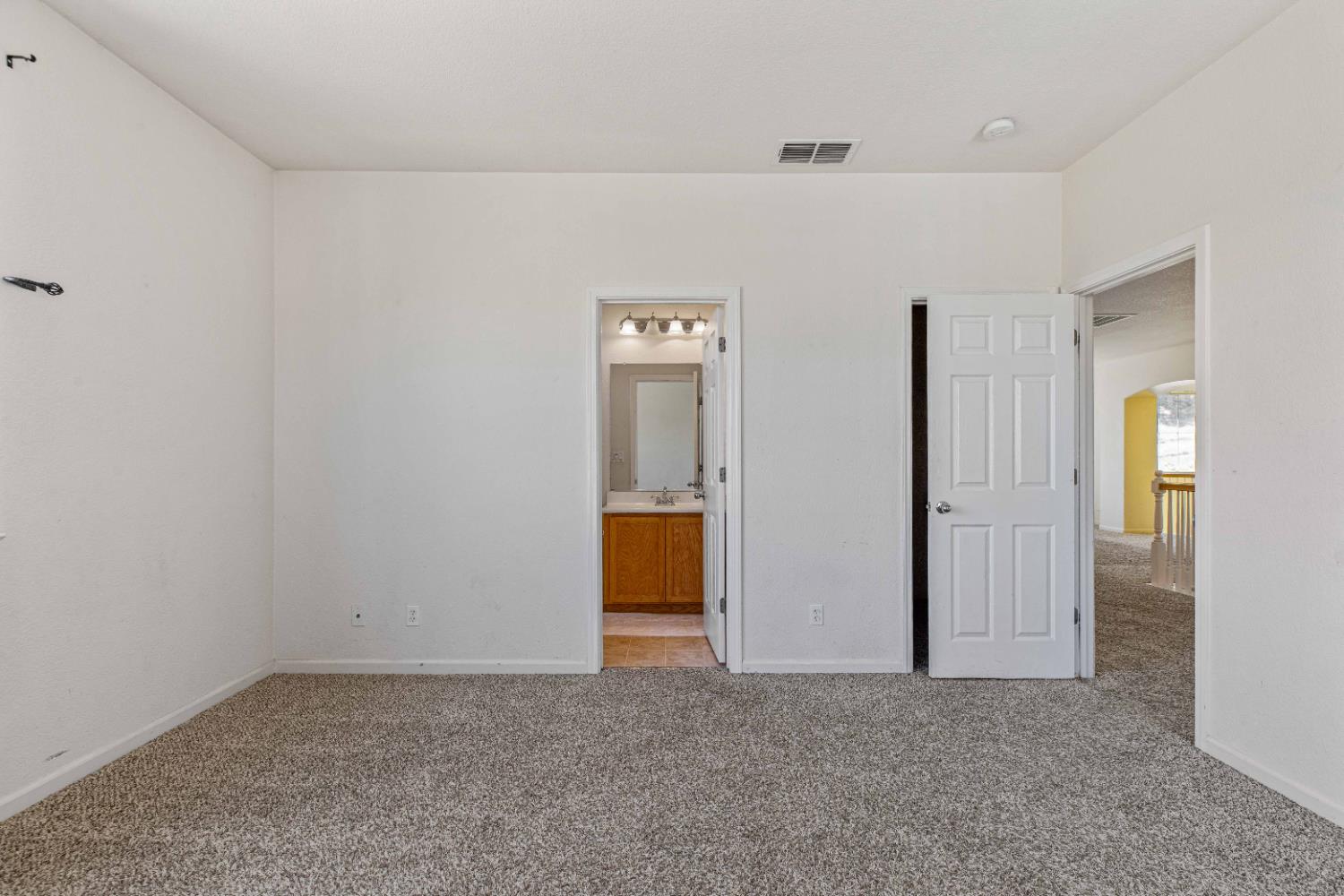 9015 Tee Patterson, CA 95363 - Photo 18 of 36 an empty room with closet and mirror