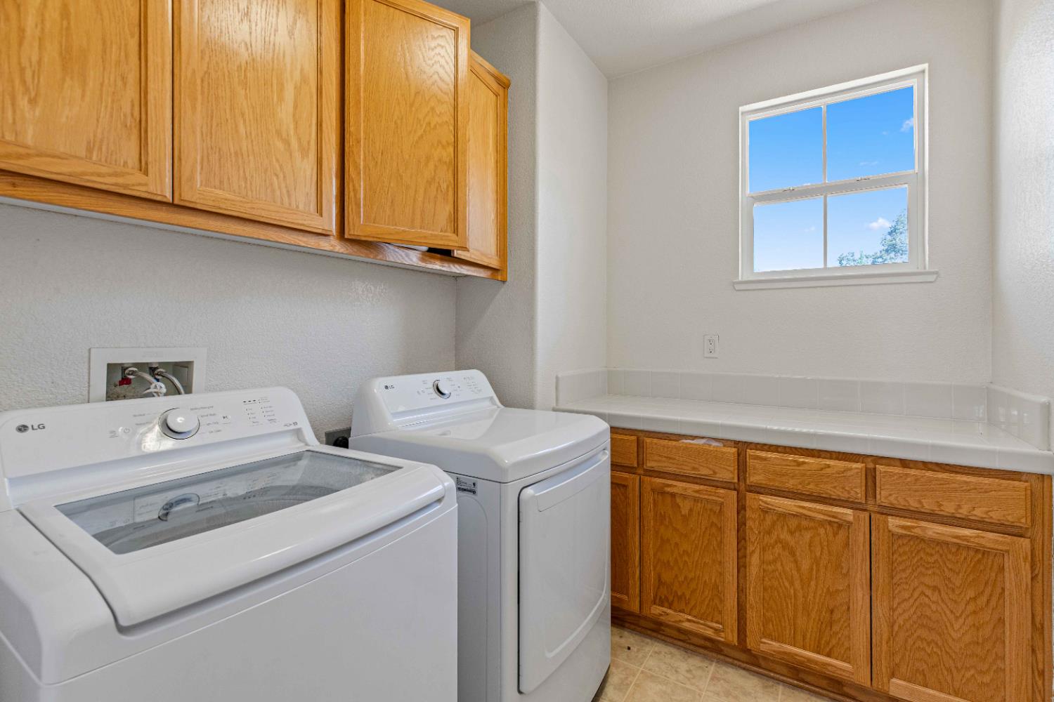 9015 Tee Patterson, CA 95363 - Photo 20 of 36 a utility room with dryer and washer