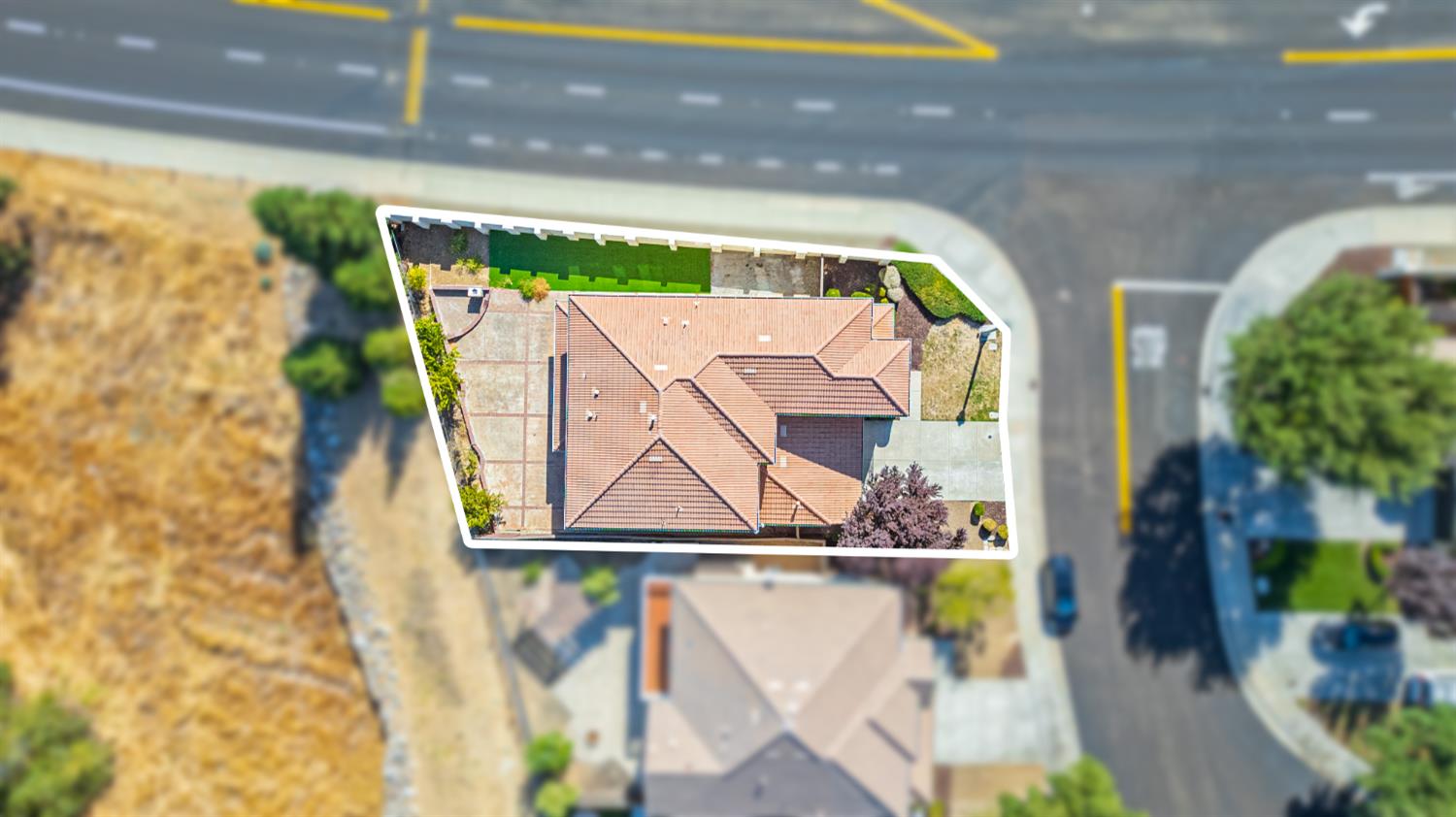 9015 Tee Patterson, CA 95363 - Photo 30 of 36 a view of swimming pool with a yard and table and chairs