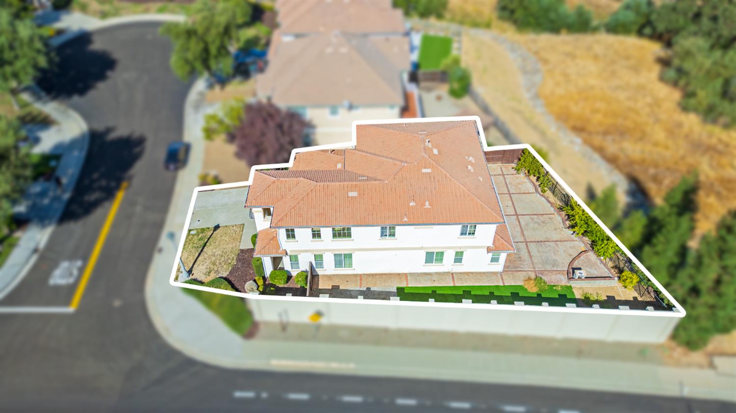 9015 Tee Patterson, CA 95363 - Photo 31 of 36 a view of a swimming pool with a balcony