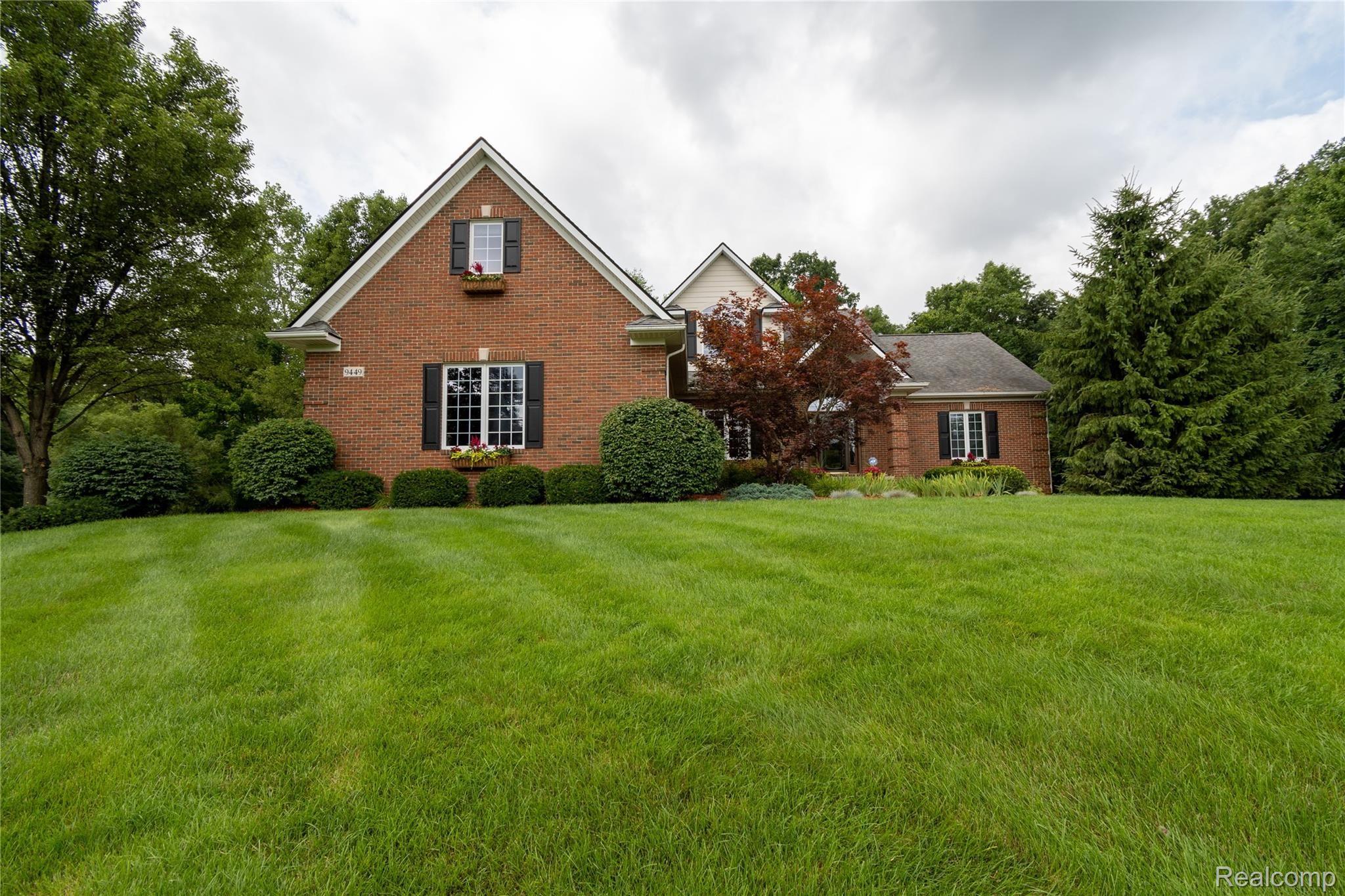 9449 Quail Ridge Run Brighton, MI 48114 - Photo 2 of 71 DSC_0772.jpg