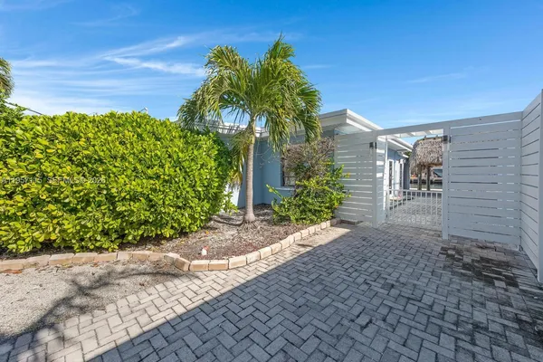 $1,340,000 | 230 Jolly Roger Drive, Key Largo, FL 33037