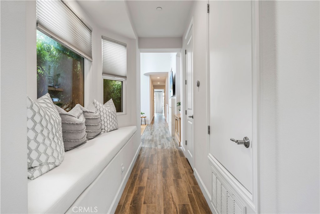 610 17th Street Huntington Beach, CA 92648 - Photo 61 of 64 Window Sitting