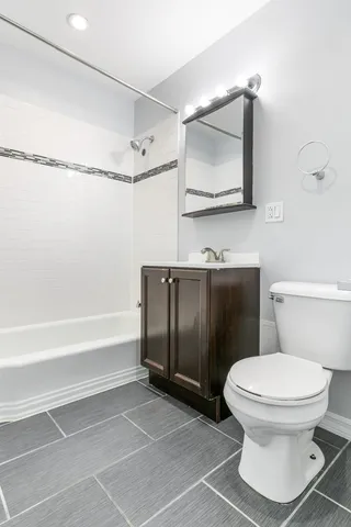 $1,800 | 6021 North Winthrop Avenue, Unit 507, Chicago, IL 60660