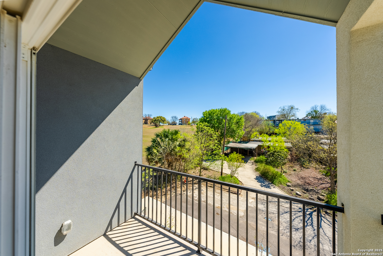 419 Ira Avenue, Unit 1101 San Antonio, TX 78209 - Photo 21 of 22 a view of a balcony