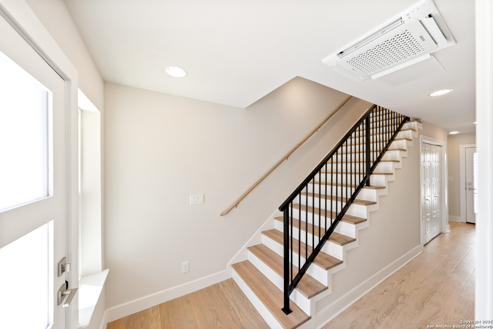 419 Ira Avenue, Unit 1101 San Antonio, TX 78209 - Photo 7 of 22 a view of entryway