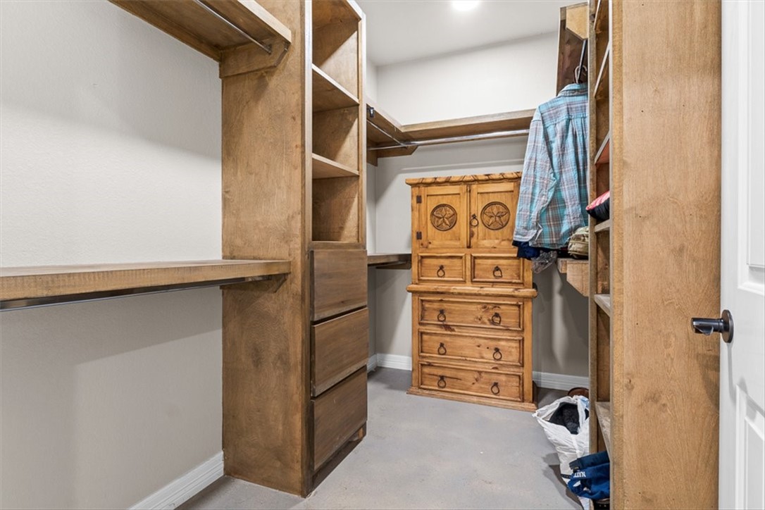 207 South Charles Street George West, TX 78022 - Photo 22 of 24 a view of walk in closet