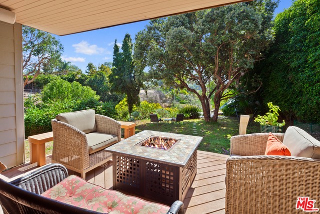 6653 Zumirez Drive Malibu, CA 90265 - Photo 5 of 50