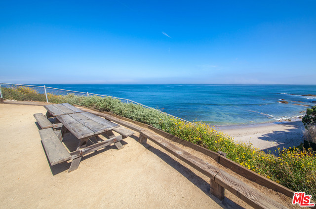 6653 Zumirez Drive Malibu, CA 90265 - Photo 7 of 50