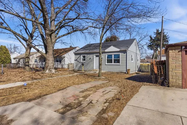$224,900 | 222 Park Drive, Joliet, IL 60436