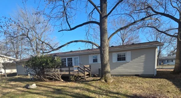 a view of house with a yard