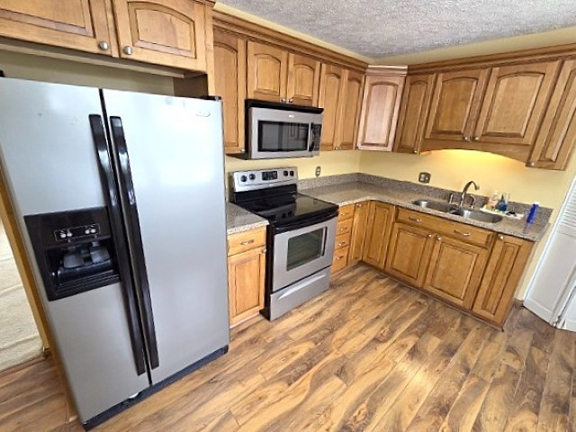 2908 Jamison Boulevard Mount Vernon, IL 62864 - Photo 19 of 40 a kitchen with stainless steel appliances granite countertop a refrigerator stove and sink