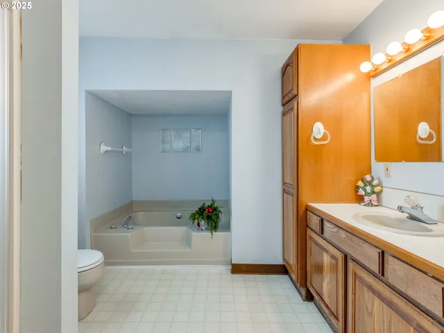 $325,000 | 458 West Hayes Street, Woodburn, OR 97071