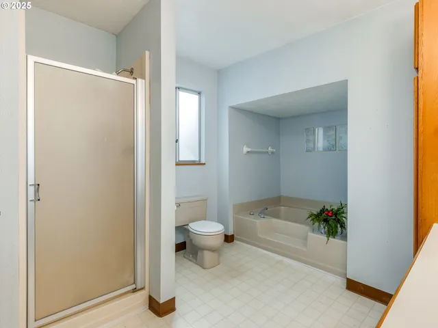 $325,000 | 458 West Hayes Street, Woodburn, OR 97071