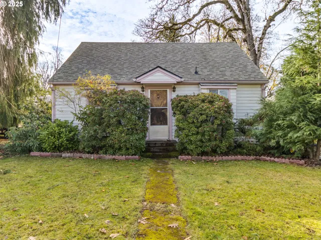 $325,000 | 458 West Hayes Street, Woodburn, OR 97071