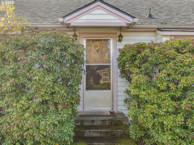 $325,000 | 458 West Hayes Street, Woodburn, OR 97071