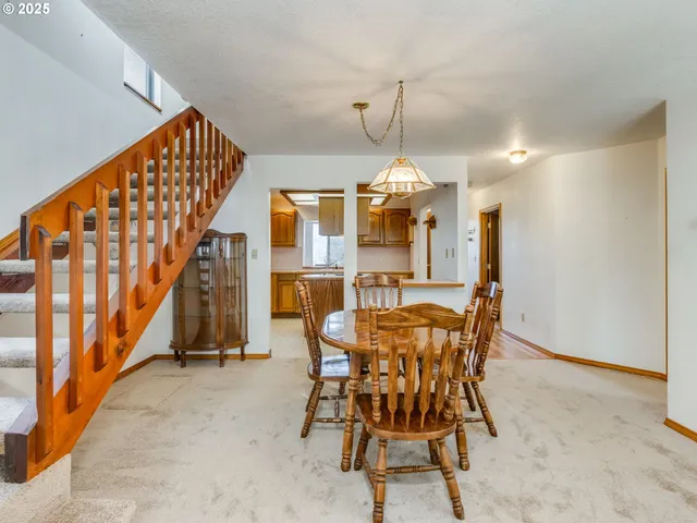 $325,000 | 458 West Hayes Street, Woodburn, OR 97071