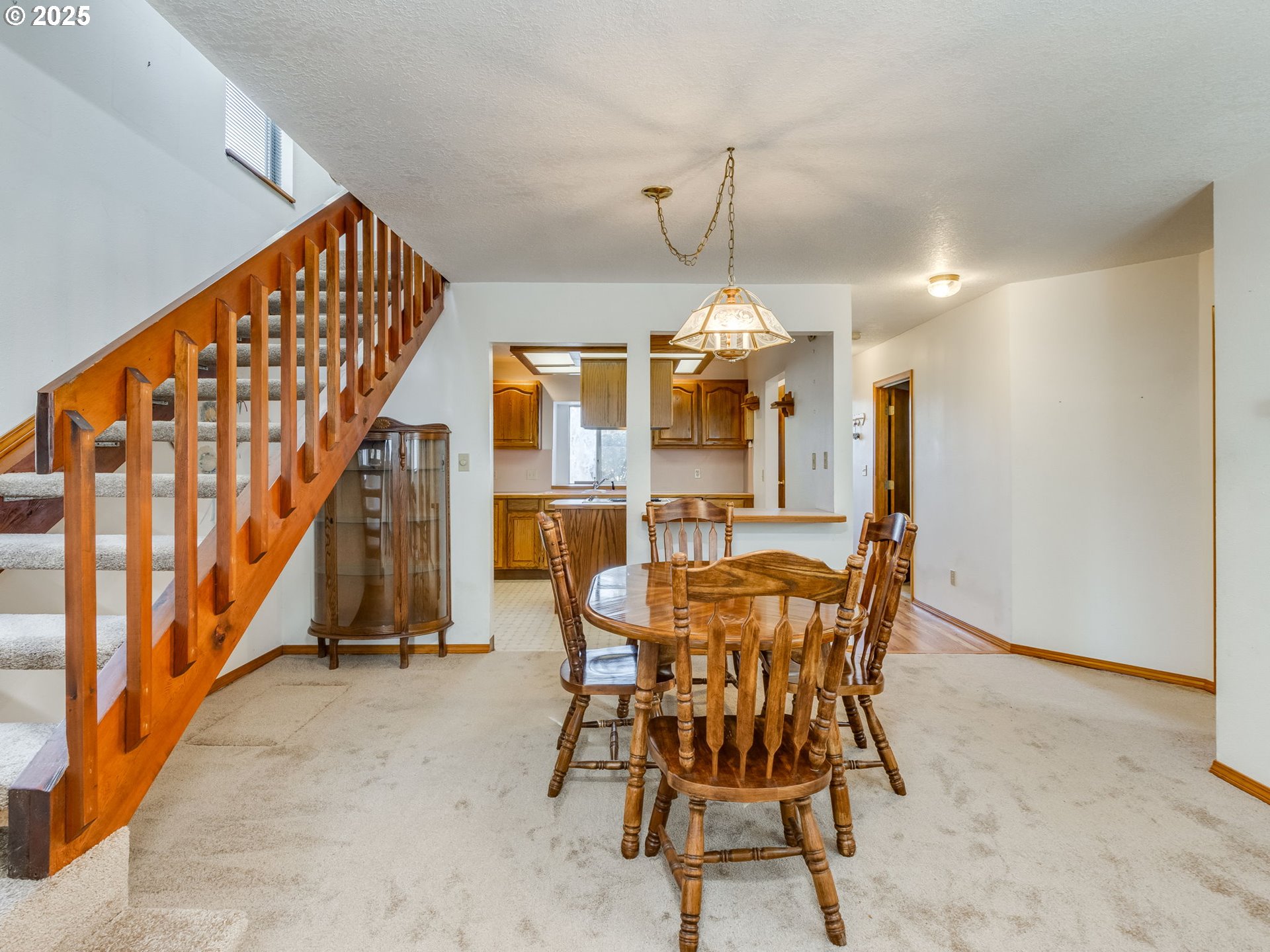 458 West Hayes Street Woodburn, OR 97071 - Photo 5 of 22 a view of a dining room with furniture