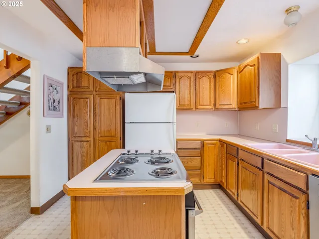 $325,000 | 458 West Hayes Street, Woodburn, OR 97071