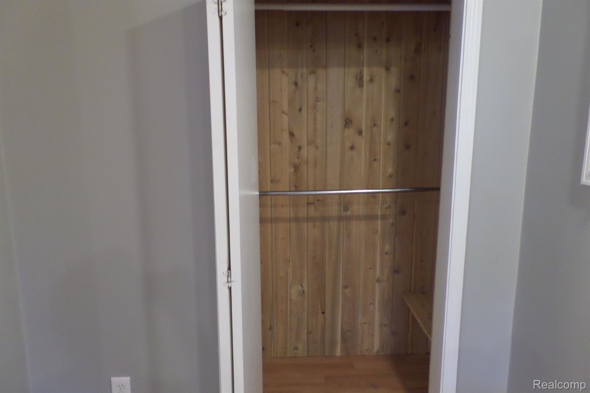 469 Deland Road Flushing, MI 48433 - Photo 14 of 24 Gallery Image 14