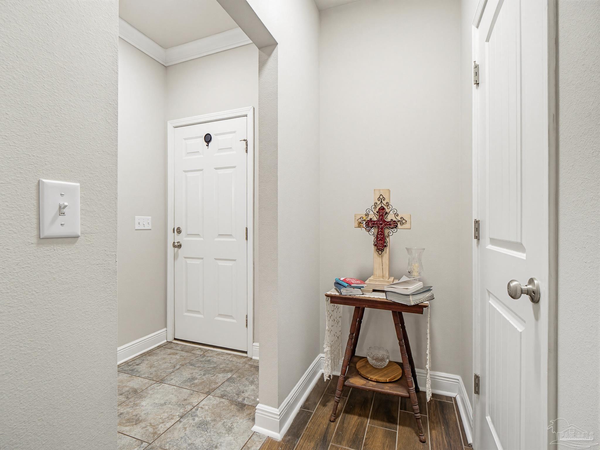 6294 Ladera Trail Pace, FL 32571 - Photo 23 of 50 a view of a livingroom with tub