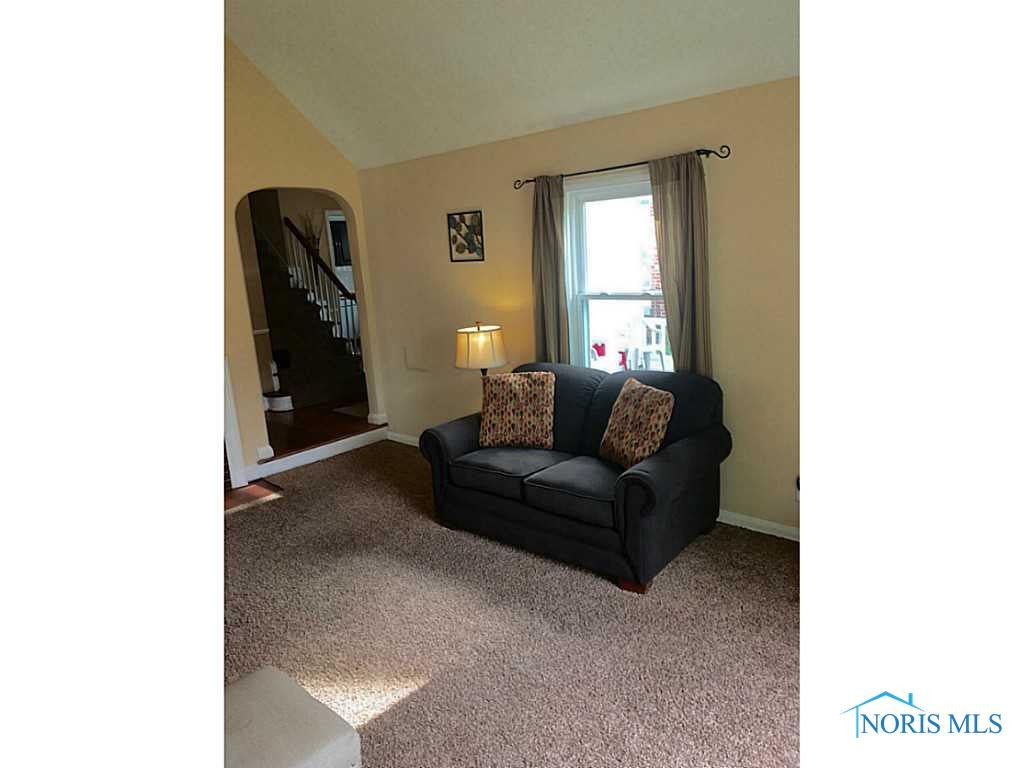 623 Waybridge Road Toledo, OH 43612 - Photo 16 of 20 Living Room.
