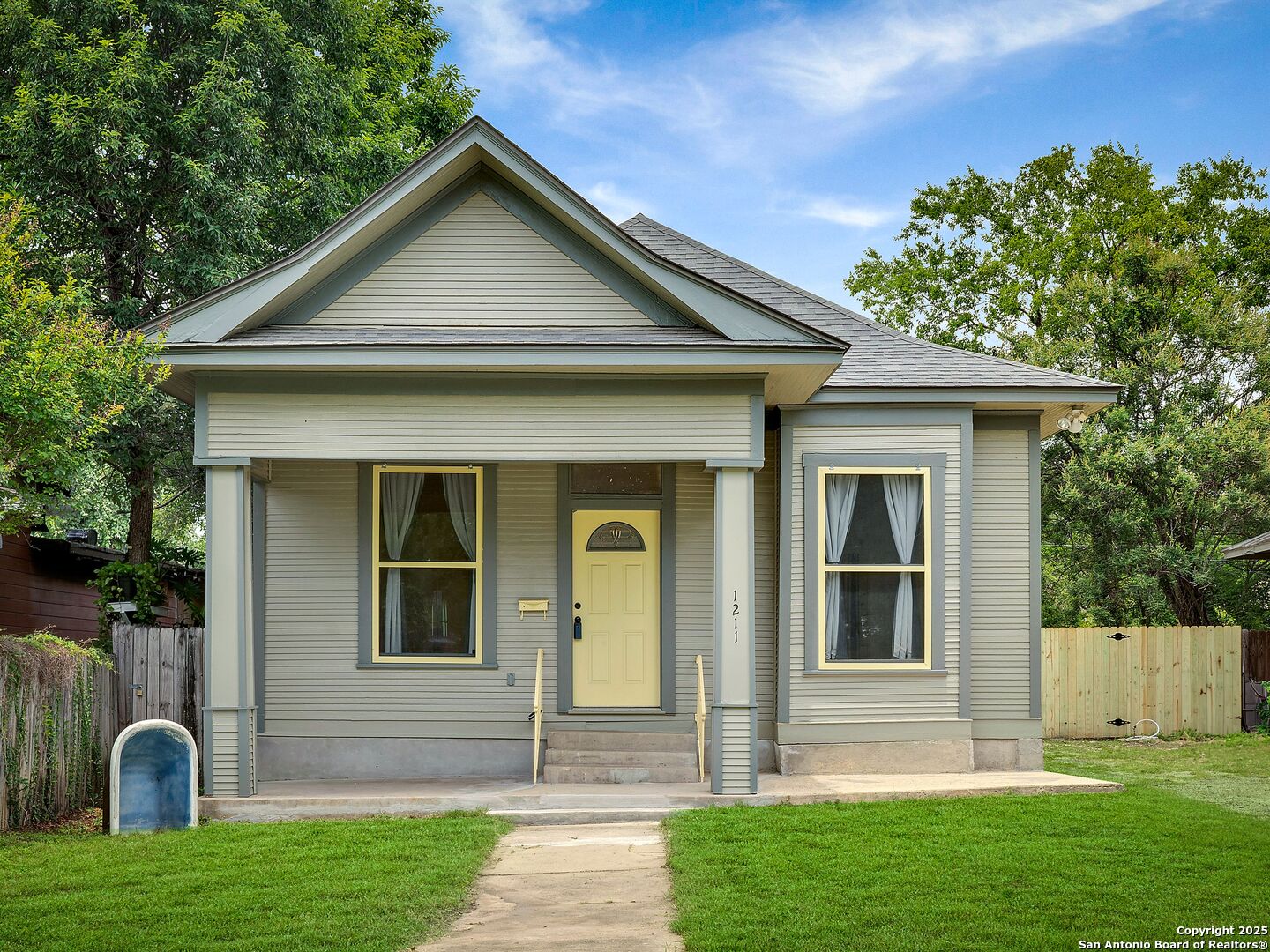 1211 West Magnolia Ave  