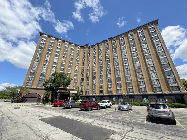 $161,000 | 1 Renaissance Place, Unit 617, Palatine, IL 60067